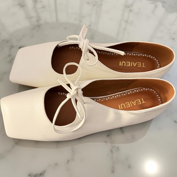 Elegant White Women's Flats - Picture 5 of 12